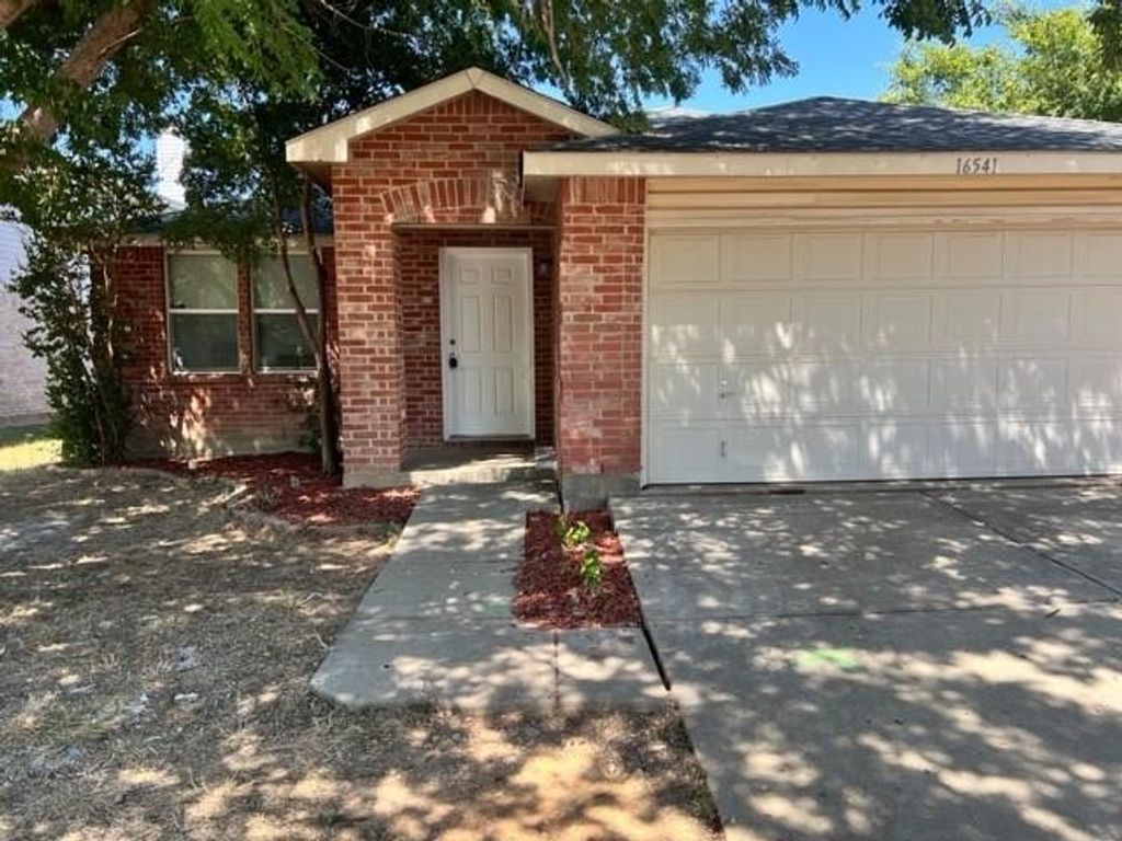 16541 Jasmine Springs Drive, Fort Worth, TX 76247