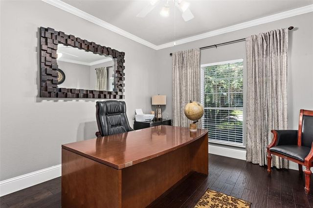 2 Hollow Glen Place, The Woodlands, TX 77385