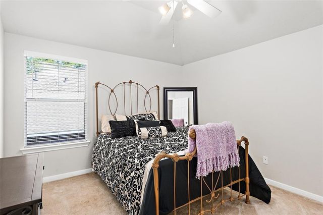2 Hollow Glen Place, The Woodlands, TX 77385