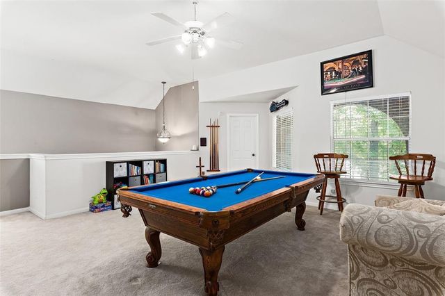 2 Hollow Glen Place, The Woodlands, TX 77385