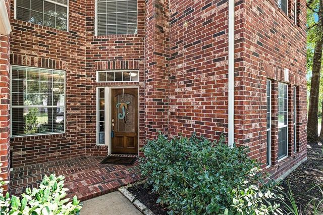 2 Hollow Glen Place, The Woodlands, TX 77385
