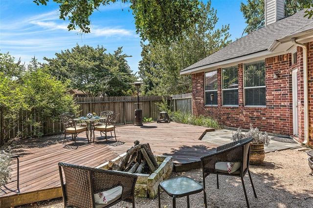 2 Hollow Glen Place, The Woodlands, TX 77385