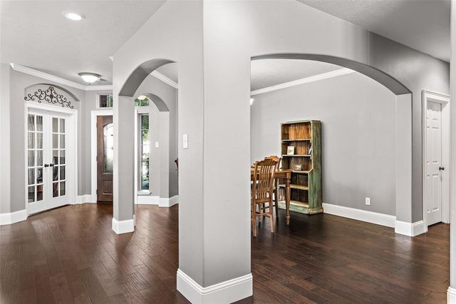 2 Hollow Glen Place, The Woodlands, TX 77385