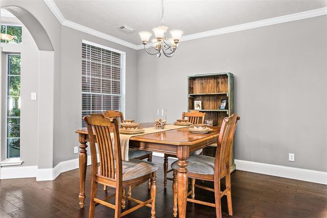 2 Hollow Glen Place, The Woodlands, TX 77385