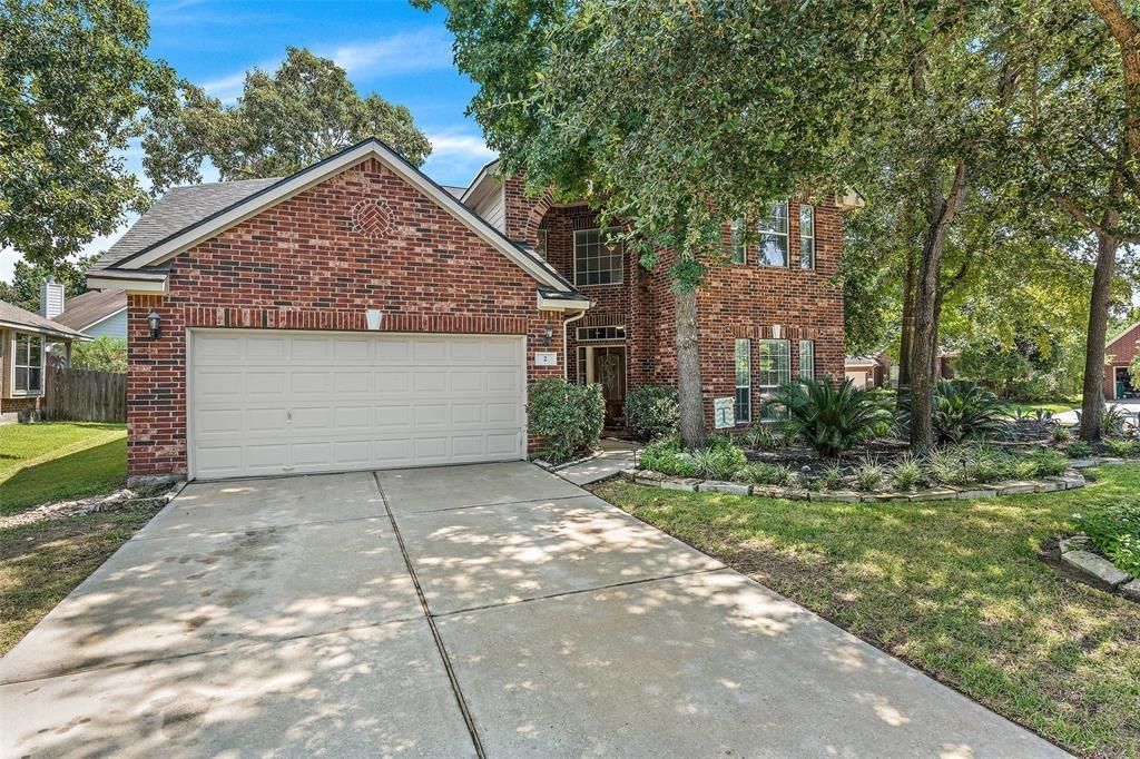 2 Hollow Glen Place, The Woodlands, TX 77385