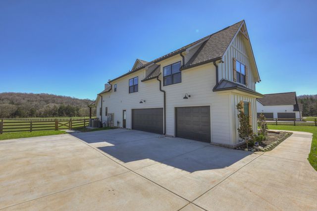 4110 Chicken Rd, Lebanon, TN 37090