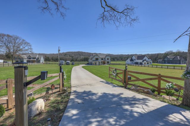 4110 Chicken Rd, Lebanon, TN 37090