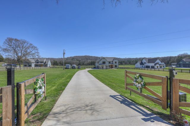 4110 Chicken Rd, Lebanon, TN 37090