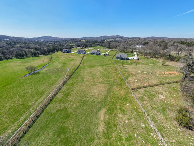 4110 Chicken Rd, Lebanon, TN 37090