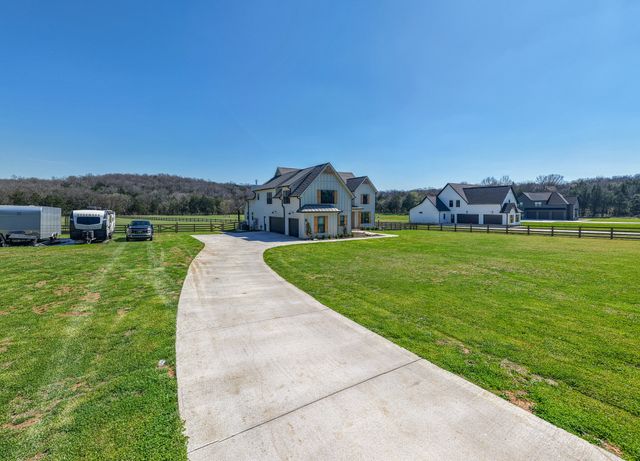 4110 Chicken Rd, Lebanon, TN 37090