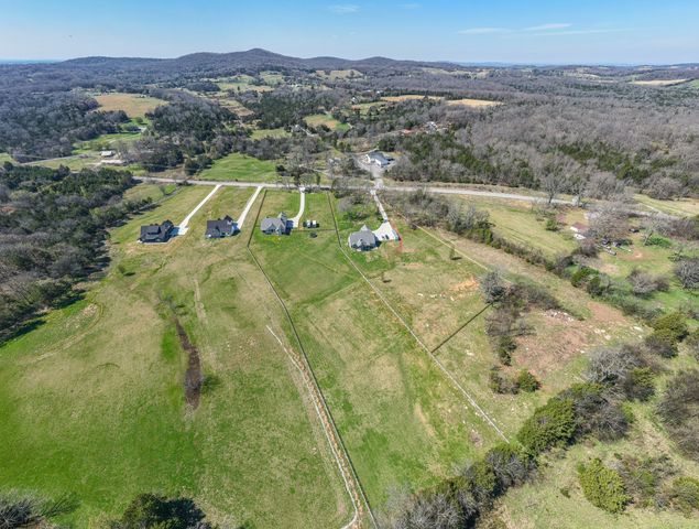 4110 Chicken Rd, Lebanon, TN 37090