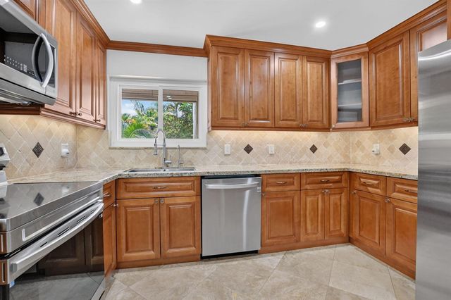 7813 Kenway Place W, Boca Raton, FL 33433
