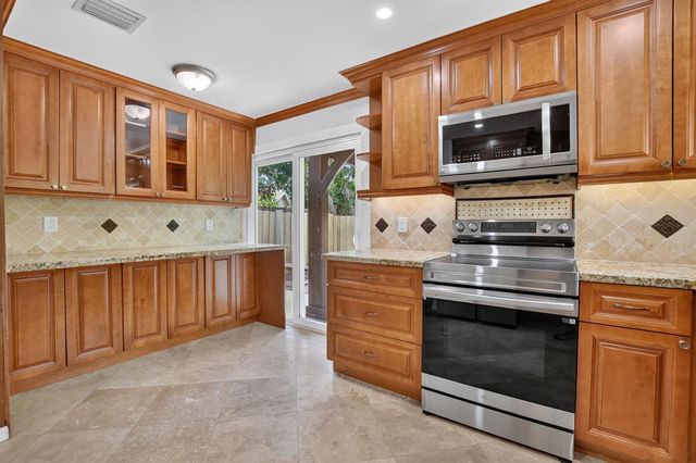 7813 Kenway Place W, Boca Raton, FL 33433