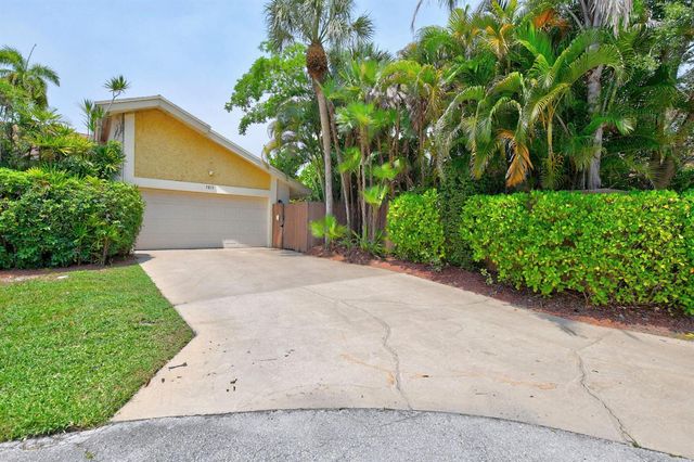 7813 Kenway Place W, Boca Raton, FL 33433