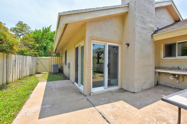 7813 Kenway Place W, Boca Raton, FL 33433