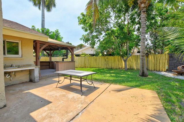 7813 Kenway Place W, Boca Raton, FL 33433