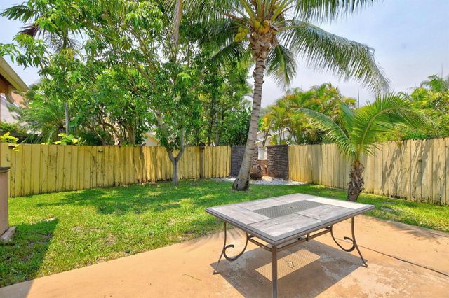 7813 Kenway Place W, Boca Raton, FL 33433