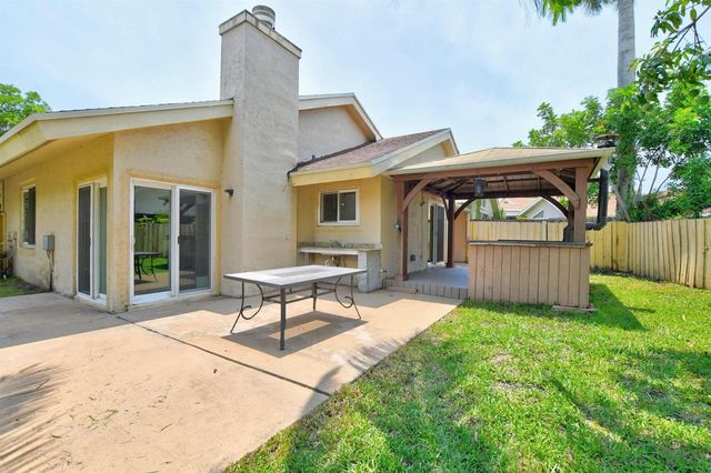 7813 Kenway Place W, Boca Raton, FL 33433