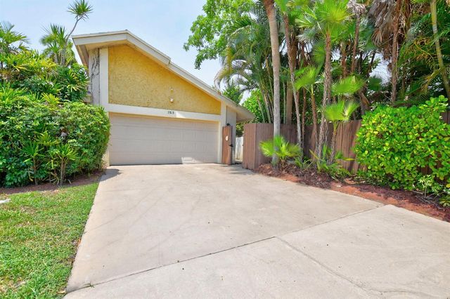 7813 Kenway Place W, Boca Raton, FL 33433