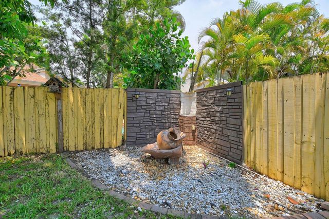 7813 Kenway Place W, Boca Raton, FL 33433
