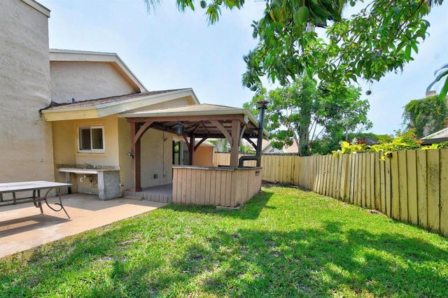 7813 Kenway Place W, Boca Raton, FL 33433