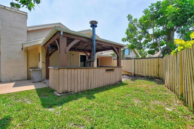 7813 Kenway Place W, Boca Raton, FL 33433