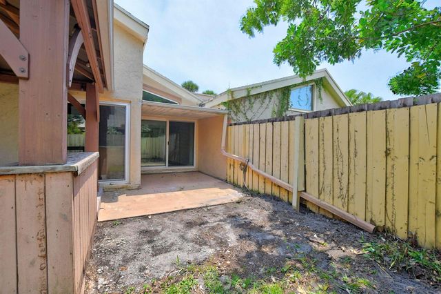 7813 Kenway Place W, Boca Raton, FL 33433