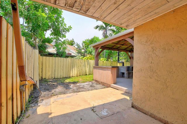 7813 Kenway Place W, Boca Raton, FL 33433