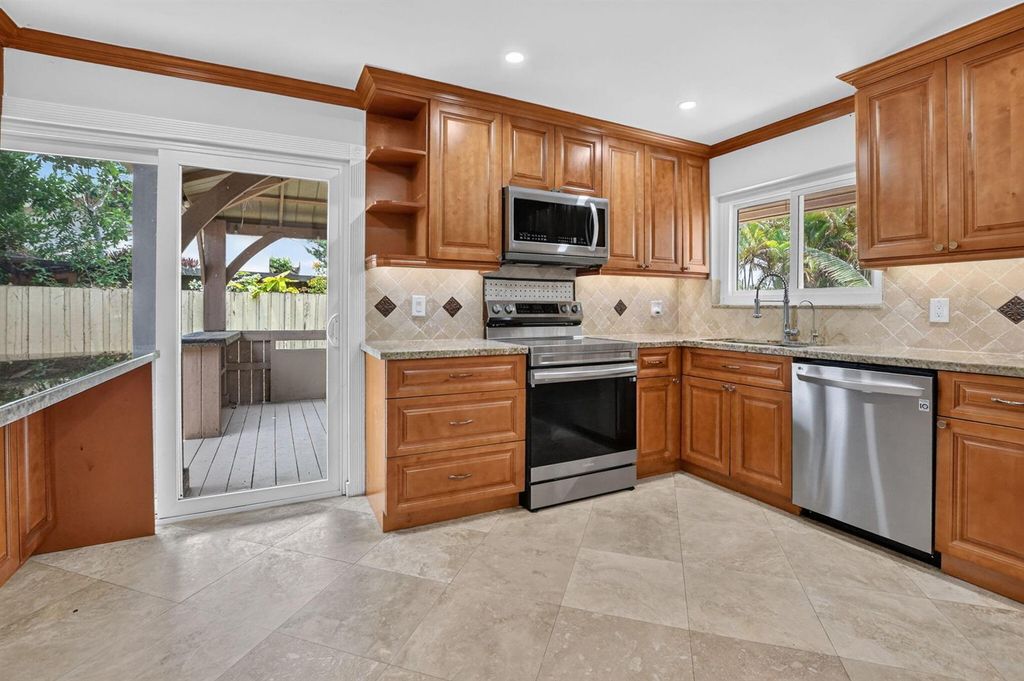 7813 Kenway Place W, Boca Raton, FL 33433