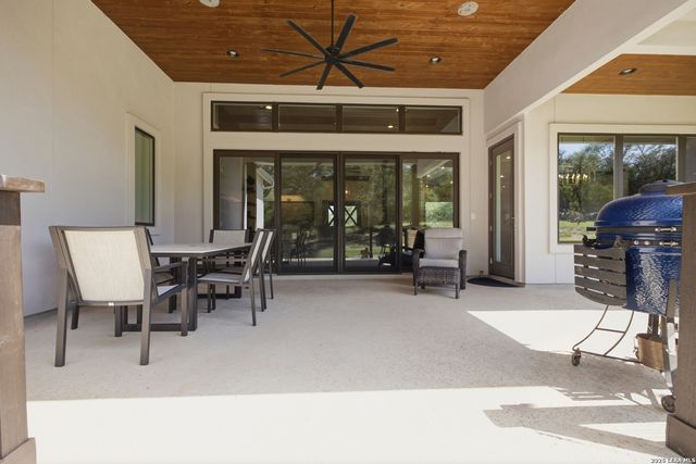 387 Curvatura, New Braunfels, TX 78132