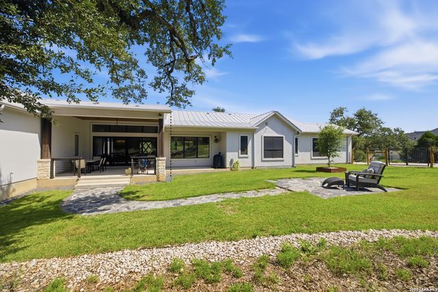 387 Curvatura, New Braunfels, TX 78132