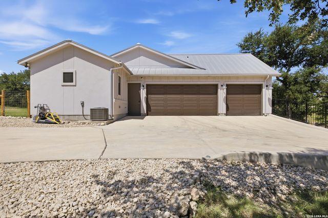 387 Curvatura, New Braunfels, TX 78132