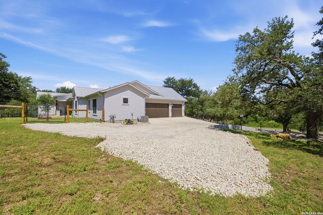 387 Curvatura, New Braunfels, TX 78132