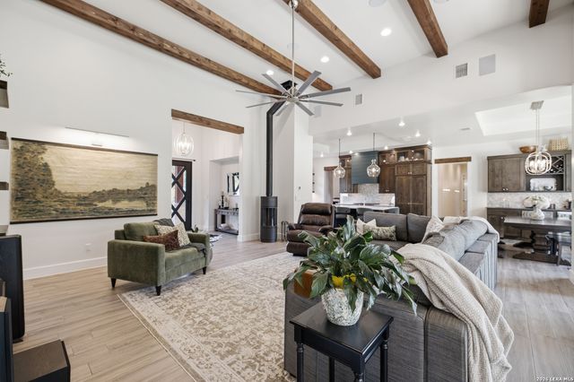 387 Curvatura, New Braunfels, TX 78132