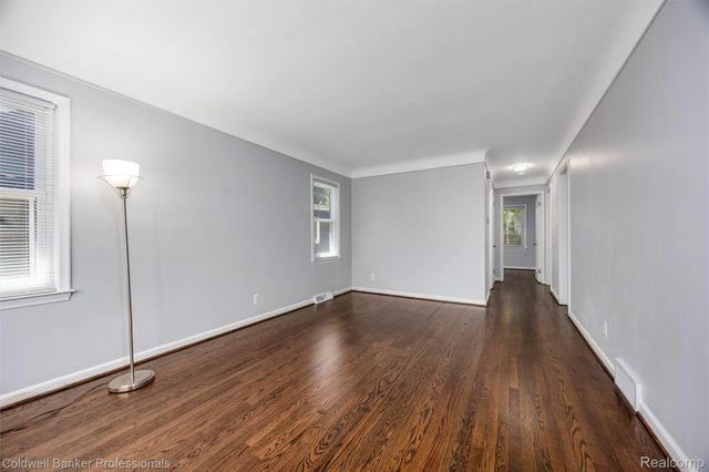 2050 Ridgemont Road, Grosse Pointe Woods, MI 48236