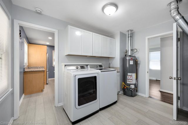 2050 Ridgemont Road, Grosse Pointe Woods, MI 48236