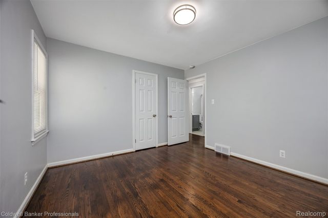 2050 Ridgemont Road, Grosse Pointe Woods, MI 48236