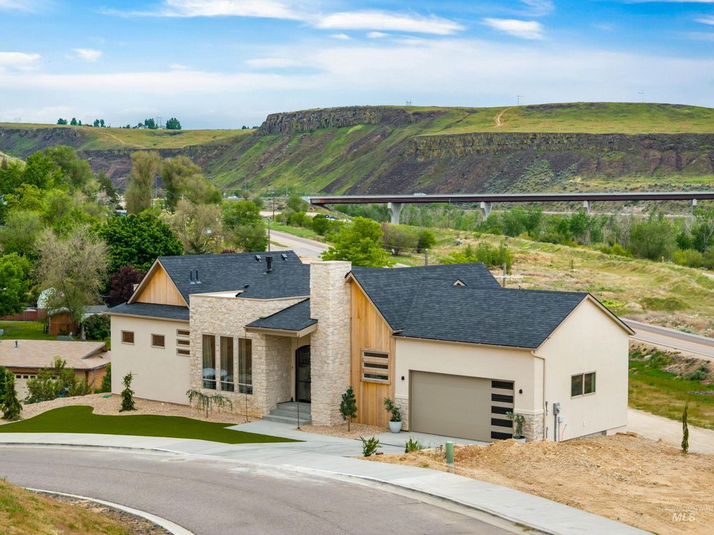 5793 S Brian Way, Boise, ID 83716