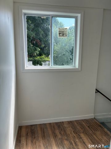 16 Vermont 3RD FLOOR Street 3, Waterbury, CT 06704