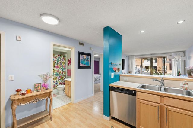 48 Groveland Terrace B103, Minneapolis, MN 55403