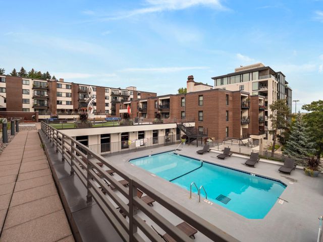 48 Groveland Terrace B103, Minneapolis, MN 55403