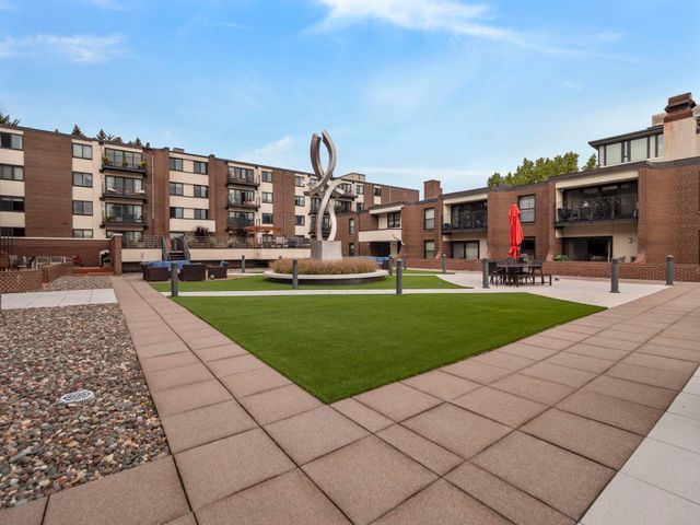 48 Groveland Terrace B103, Minneapolis, MN 55403