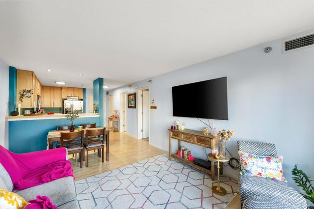 48 Groveland Terrace B103, Minneapolis, MN 55403