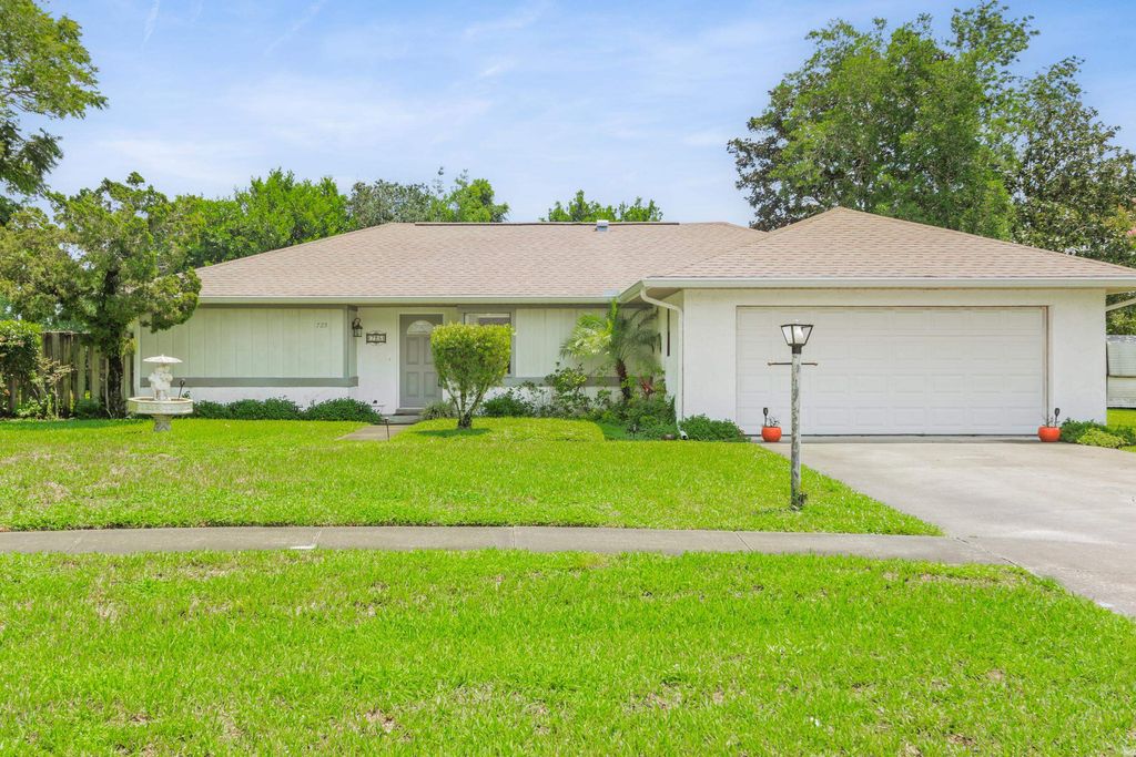 725 Saco Ct, St Augustine, FL 32086