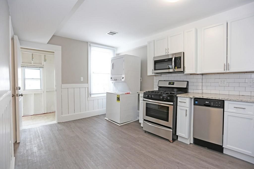 133 Eutaw St., 3, Boston, MA 02128