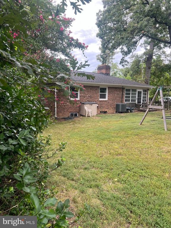 4423 UPLAND DR, Alexandria, VA 22310
