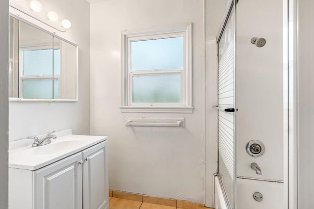 424 E Cambridge, Fresno, CA 93704