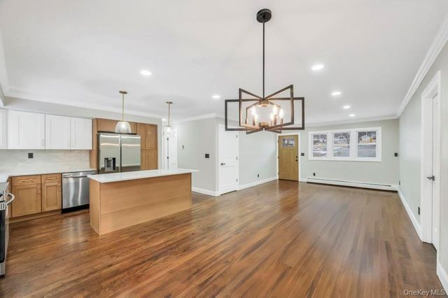 46 Ellen Place, Kings Park, NY 11754