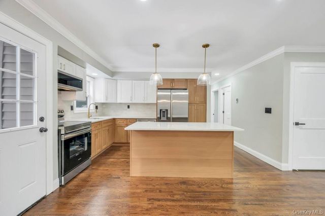 46 Ellen Place, Kings Park, NY 11754