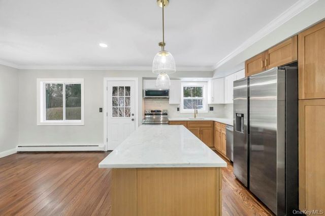 46 Ellen Place, Kings Park, NY 11754